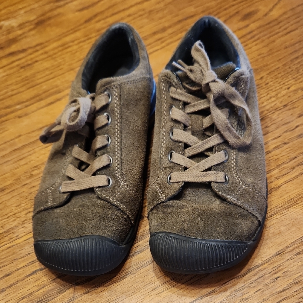 Keen Reisen Suede Sneaker Size 7.5